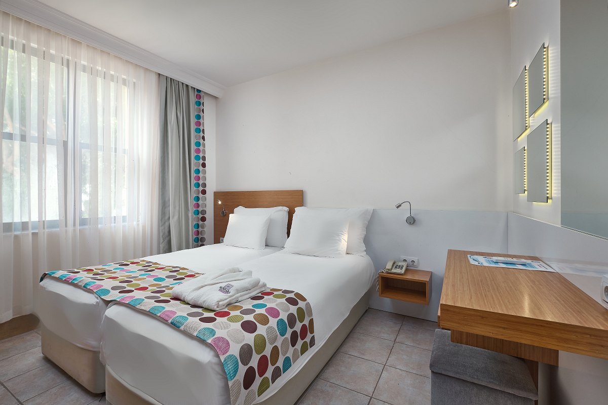 Familienzimmer Apartment Poolblick mit zwei Schlafzimmern